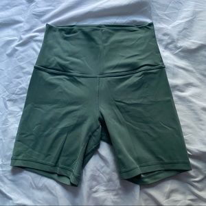 align shorts 6” size 4